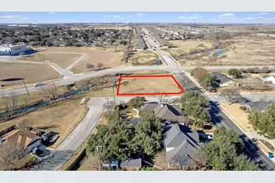 3949 Pinehurst Drive, Taylor, TX 76574 - Photo 17