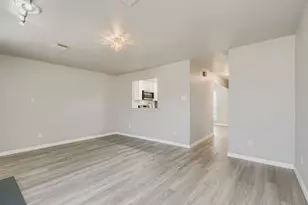 1827 River Crossing Cir, Austin, TX 78741 - Photo 5