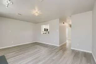 1827 River Crossing Cir, Austin, TX 78741 - Photo 5