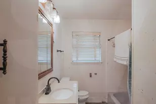 403 4th Ave, Smithville, TX 78957 - Photo 5