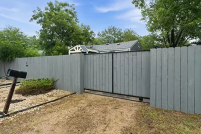 1137 Nickols Avenue, Austin, TX 78721 - Photo 3