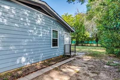 609 Cottonwood Street #B, Lockhart, TX 78644 - Photo 7