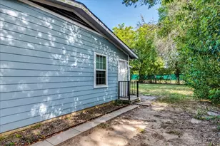 609 Cottonwood St, Lockhart, TX 78644 - Photo 7