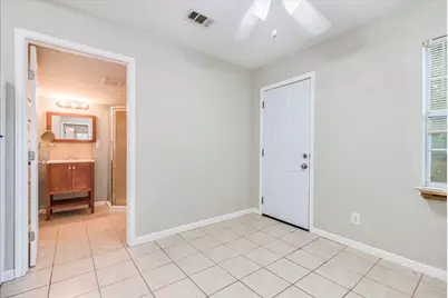 609 Cottonwood Street #B, Lockhart, TX 78644 - Photo 3