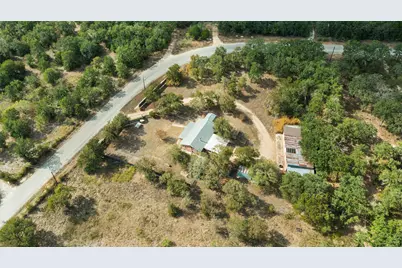 212 Thousand Oaks Drive, Cedar Creek, TX 78612 - Photo 9