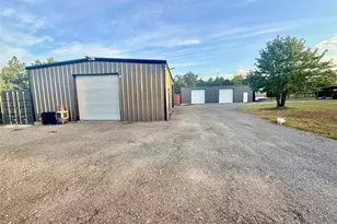247 W Broken Tree Ln, Smithville, TX 78957 - Photo 29