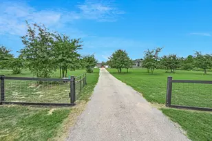 247 W Broken Tree Ln, Smithville, TX 78957 - Photo 1