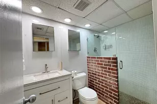 1800 Lavaca St, Austin, TX 78701 - Photo 15