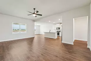 501 W Luna Blue Ln, Jarrell, TX 76537 - Photo 3
