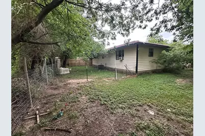 1205 W 10th Street, Cameron, TX 76520 - Photo 15