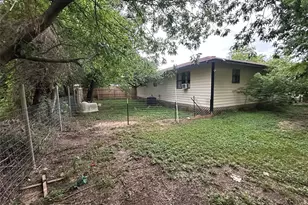 1205 W 10th St, Cameron, TX 76520 - Photo 15