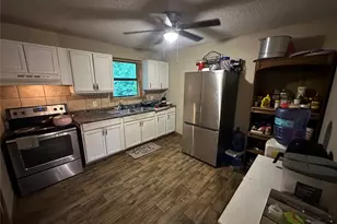 1205 W 10th St, Cameron, TX 76520 - Photo 5