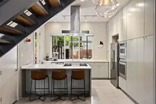 613 W Annie St, Austin, TX 78704 - Photo 7