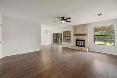 8905 Bridgewood Trail, Austin, TX 78729 - Photo 7