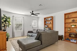 36 Trinity Cir, Lockhart, TX 78644 - Photo 7