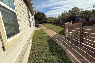 1313 Delano St, Austin, TX 78721 - Photo 9