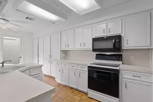 5724 N Scout Island Cir, Austin, TX 78731 - Photo 23