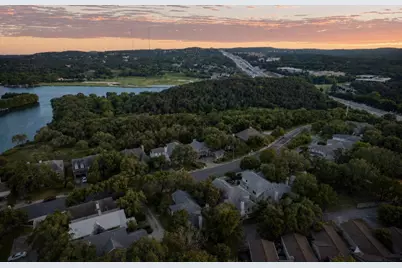 5724 N Scout Island Circle, Austin, TX 78731 - Photo 3
