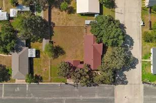 674 N Polk St, Giddings, TX 78942 - Photo 25