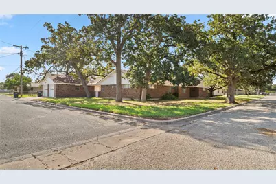 674 N Polk Street, Giddings, TX 78942 - Photo 21