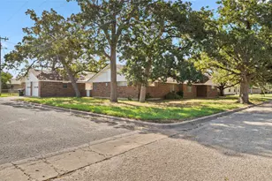 674 N Polk St, Giddings, TX 78942 - Photo 21