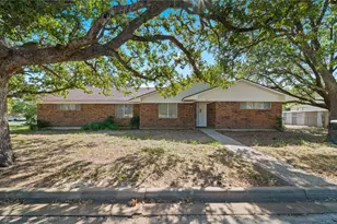 674 N Polk St, Giddings, TX 78942 - Photo 1