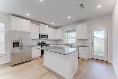 140 Bloomington Loop, Hutto, TX 78634 - Photo 7