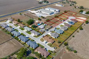 345 Navarro Wy, Seguin, TX 78166 - Photo 3