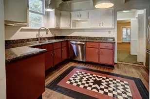 602 Mills St, Smithville, TX 78957 - Photo 11