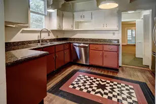 602 Mills St, Smithville, TX 78957 - Photo 11