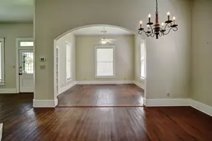602 Mills St, Smithville, TX 78957 - Photo 7