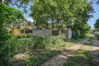 602 Mills Street, Smithville, TX 78957 - Photo 35