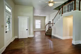 602 Mills St, Smithville, TX 78957 - Photo 5