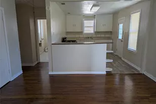 724 W 8th St, Taylor, TX 76574 - Photo 3