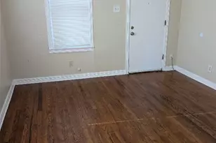 724 W 8th St, Taylor, TX 76574 - Photo 5