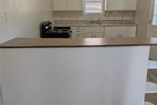 724 W 8th St, Taylor, TX 76574 - Photo 3