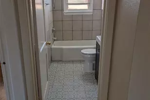 724 W 8th St, Taylor, TX 76574 - Photo 7