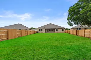 252 Rivers Edge Dr, Georgetown, TX 78628 - Photo 37