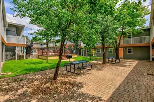 2401 Manor Rd, Austin, TX 78722 - Photo 3