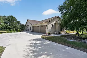 645 Strada Luca, Florence, TX 76527 - Photo 37