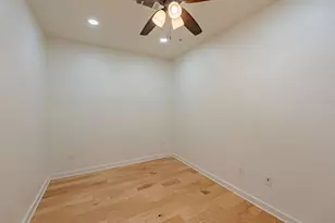 910 W 25th St, Austin, TX 78705 - Photo 11