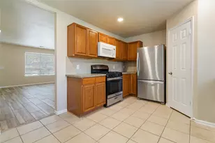 401 Spruce Dr, Kyle, TX 78640 - Photo 13