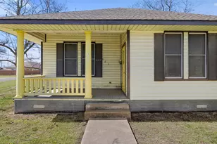 303 Vernon St, Taylor, TX 76574 - Photo 3