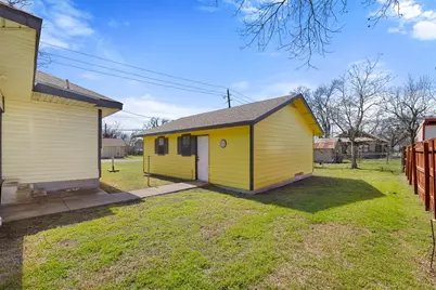 303 Vernon Street, Taylor, TX 76574 - Photo 9