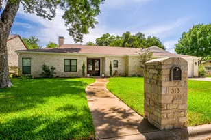 313 Meadowlakes Dr, Meadowlakes, TX 78654 - Photo 1