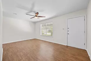 8600 Hathaway Dr, Austin, TX 78757 - Photo 9
