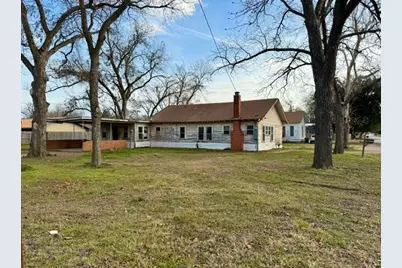 805 N Central Avenue, Cameron, TX 76520 - Photo 1