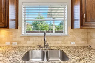 917 Abbeyglen Castle Dr, Pflugerville, TX 78660 - Photo 13