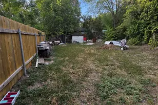 703 Rosewood St, Lockhart, TX 78644 - Photo 3