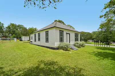 406 Live Oak Street, Smithville, TX 78957 - Photo 3